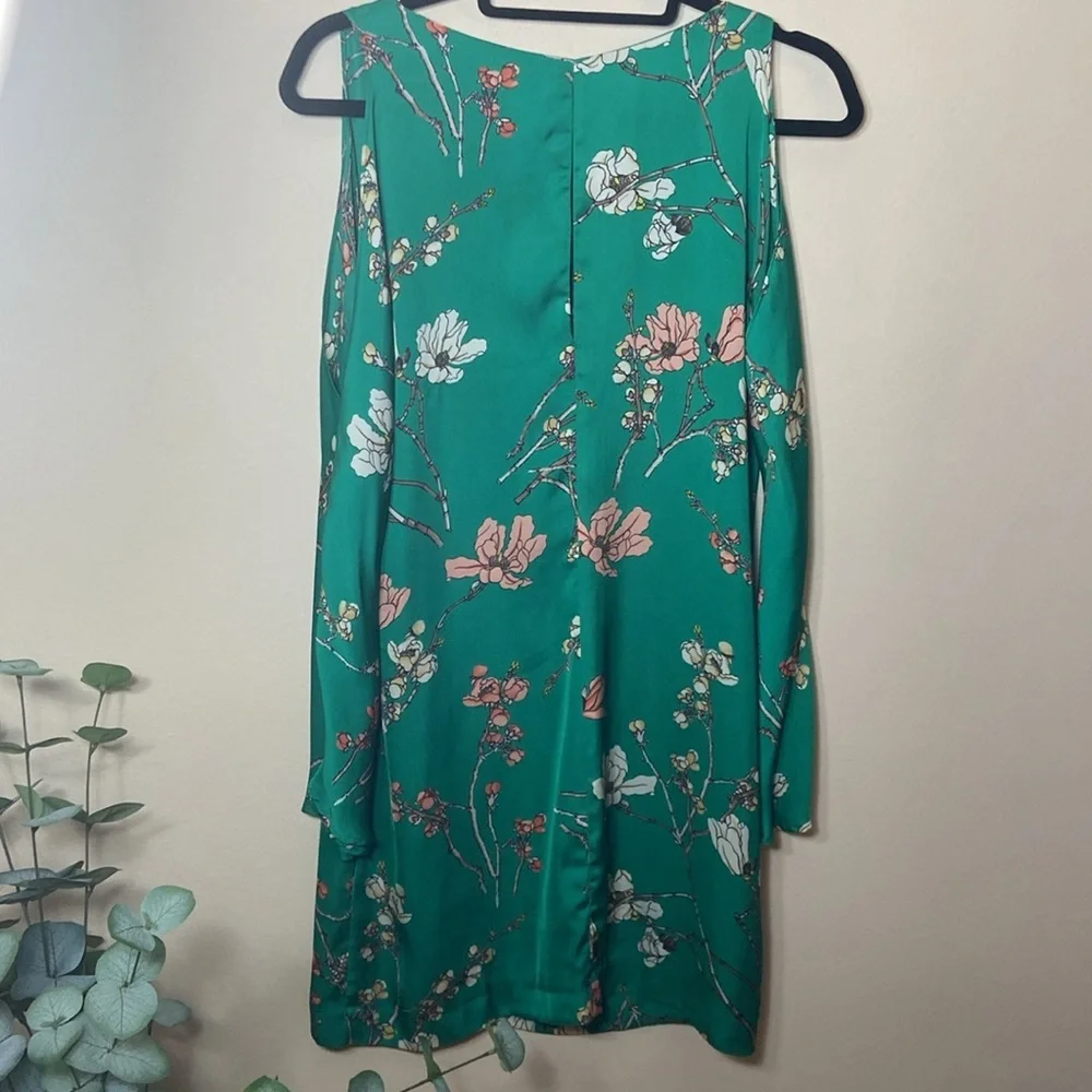 Green Zara Silky Floral Mini Dress short Satin Medium Bell Sleeve Cold Shoulder - Picture 8 of 9